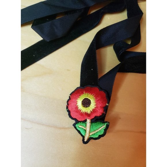 Brand New Velvet‎ Ribbon Tie on Choker with Flower - Picture 3 of 4